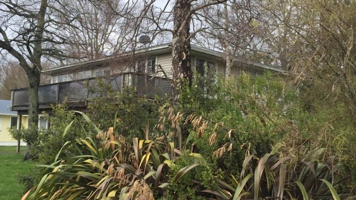 Ohakune House | Fantastic Lodge for Family or Groups.Drying Room and bike rack lockup