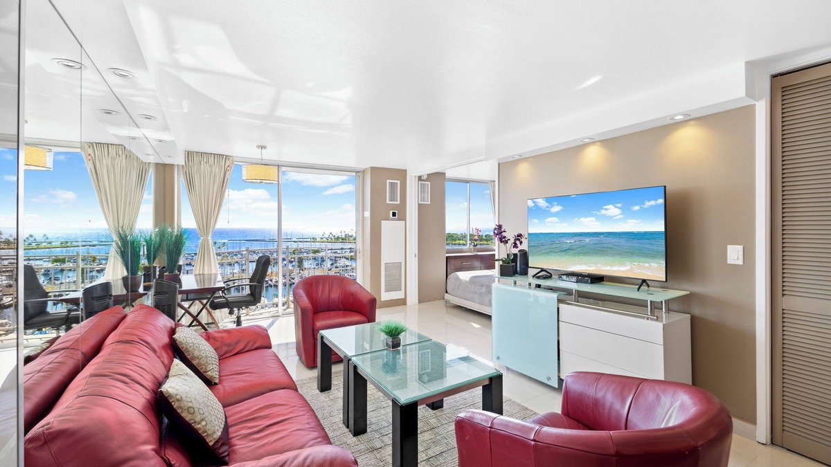 Waikiki Condo | Fantastic Ocean View Unit- close distance to the beach, lagoon, mall, and more