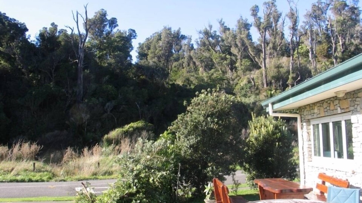 Pohara House | Fantastic Pohara beach-front house