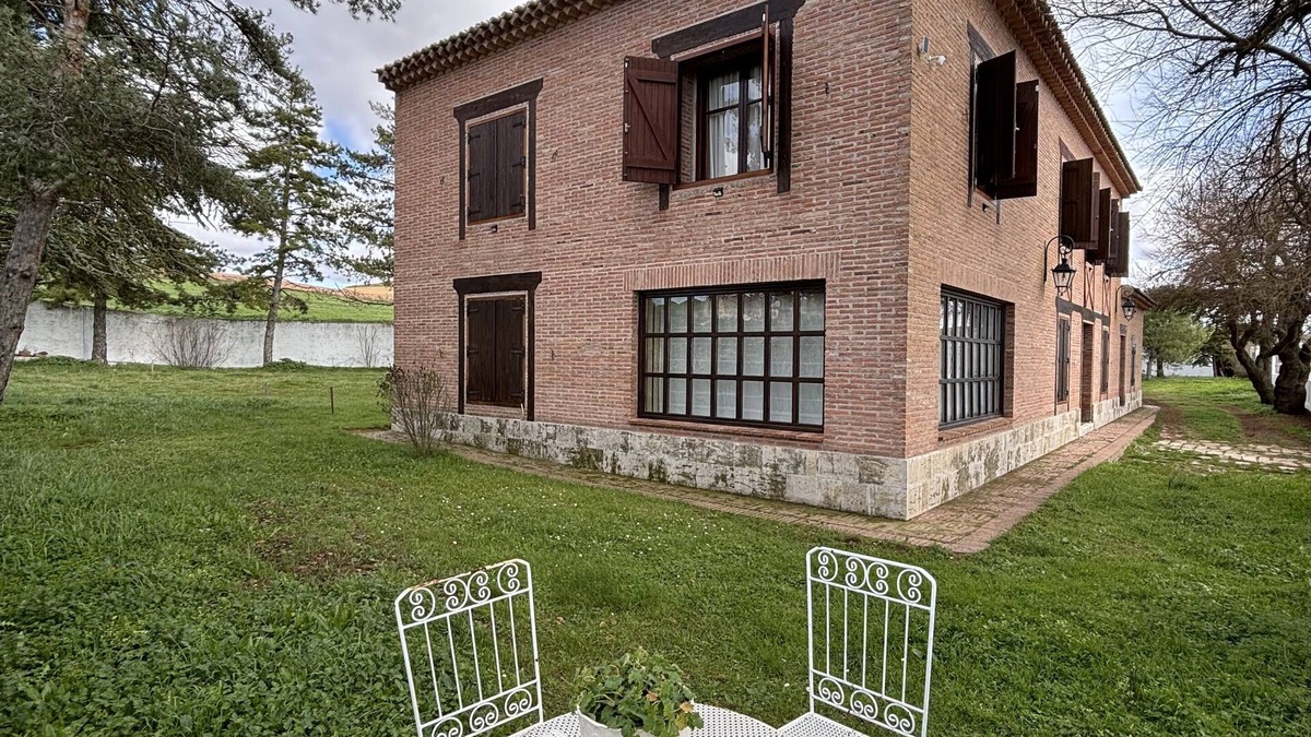 Villahoz House | Fantastic Rural House: 300m2, 7 double rooms (up to 18 guests), Garden1100m2