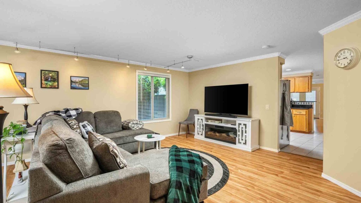 Hillsboro House | Fantastic Single Level Ranch Layout, Fenced Backyard w/Large Deck, New Decor and Furnishing
