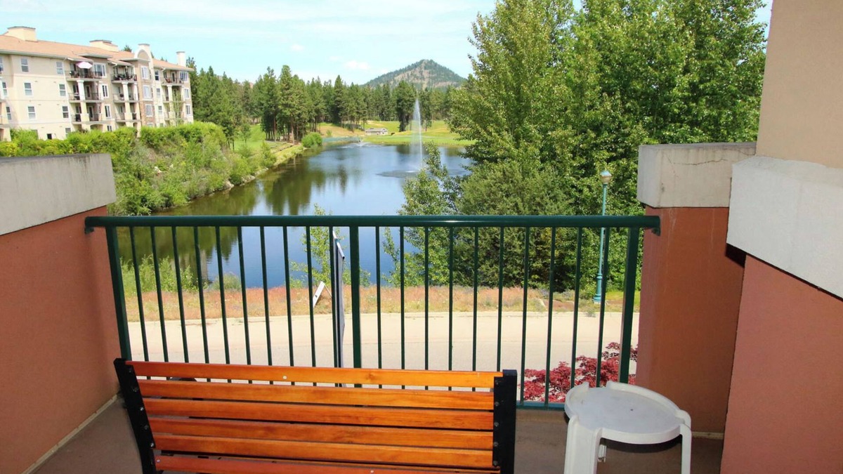 Quail Ridge Apartment | Fantastic Studio With 2 Private Decks! (201B)