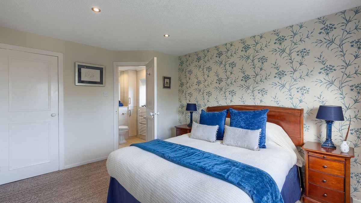 Gleneagles Apartment | Fantastic top floor apartment next to Gleneagles