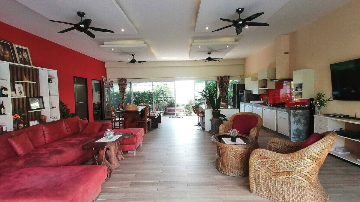 Hin Lek Fai Villa | Fantastic 4-bed pool villa flooded with light and air
