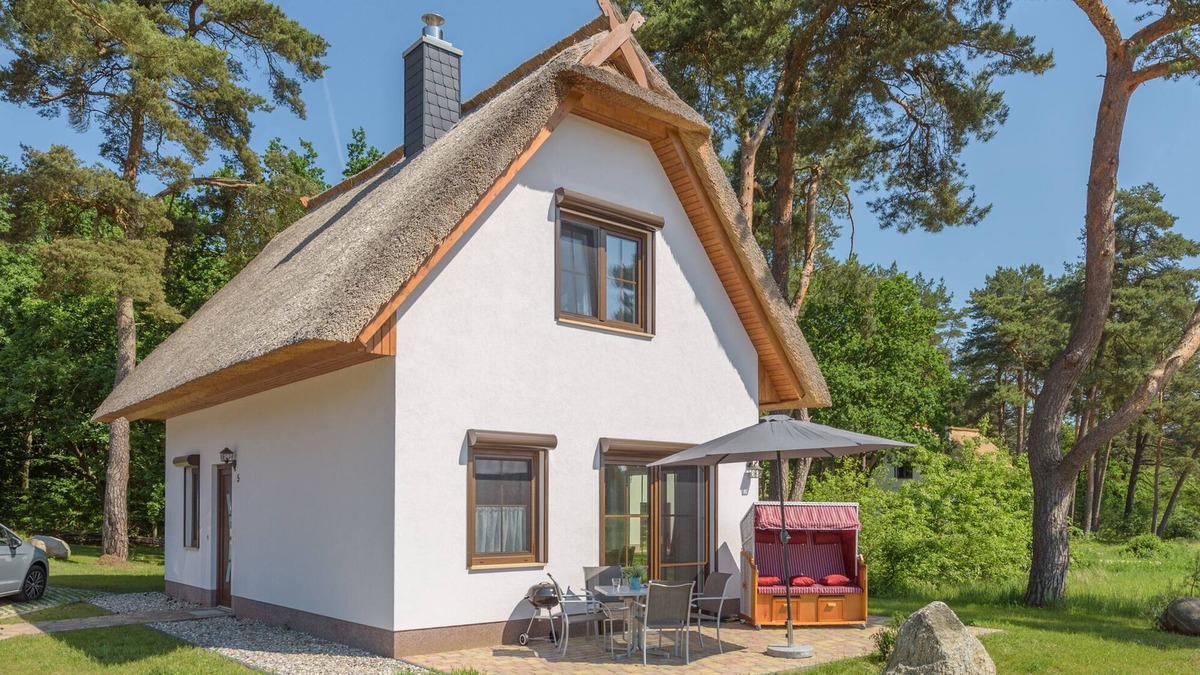 Zirchow House | Fantastic thatched-roof vacation home on the Szczecin Lagoon - relaxation at any time of year