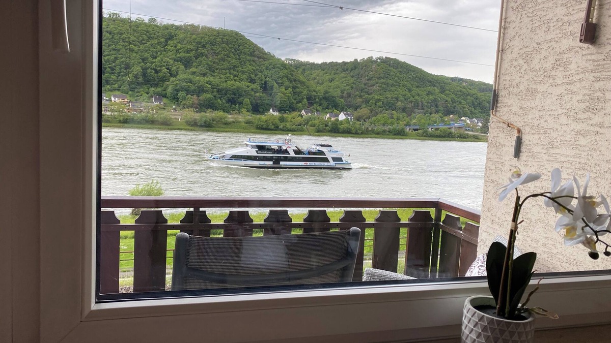 Wellmich Apartment | Fantastic vacation apartment directly on the Rhine - comfort & view of the Rhine near the Loreley