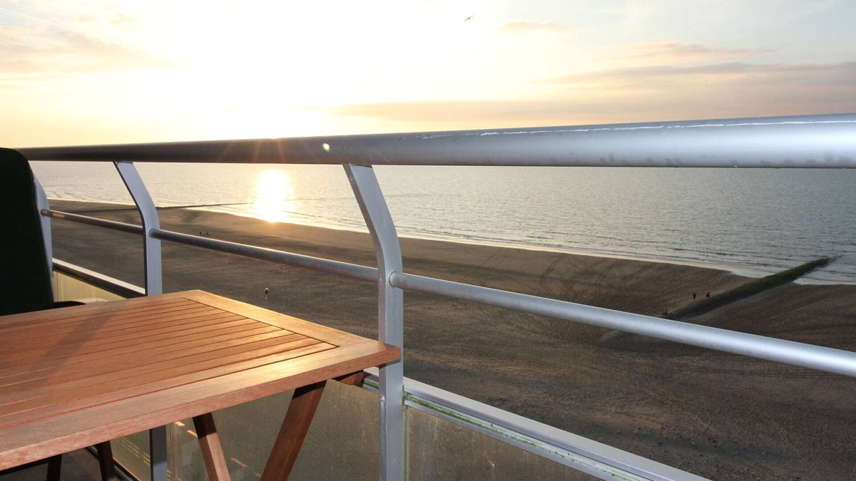 Westende Apartment | Fantastic view of the North Sea - on the beach promenade with a large balcony