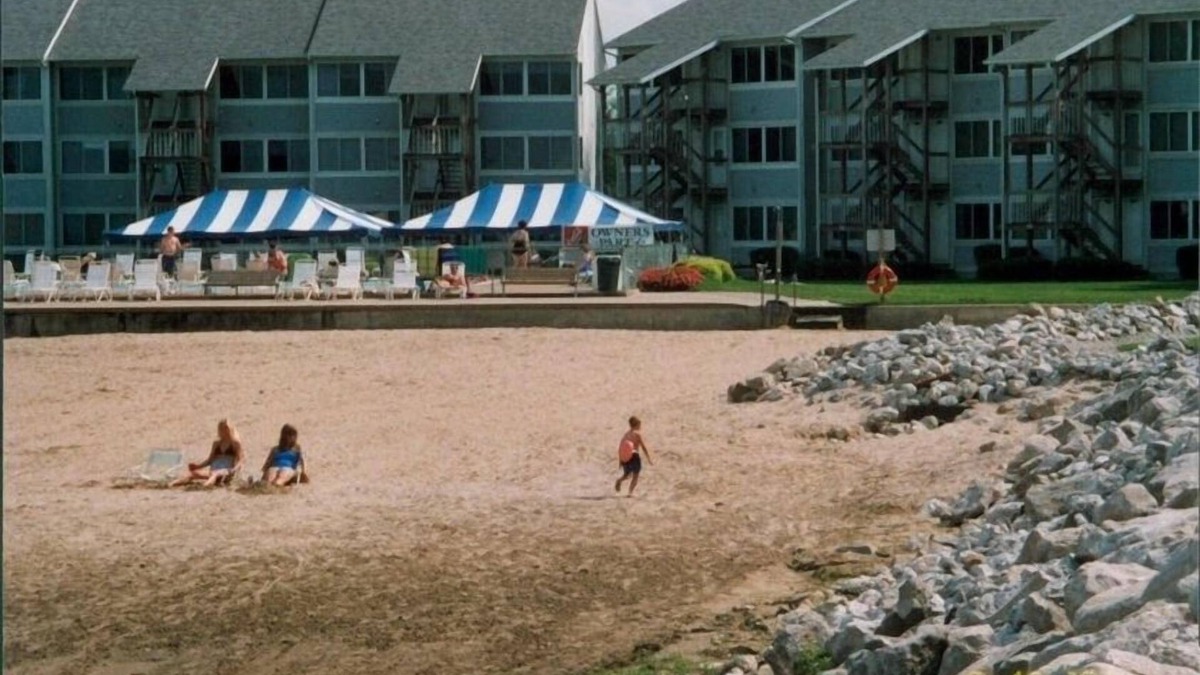 Port Clinton Condo | Fantastic View Waterfronts Condo Pool Beach Jet Express All Tile Updated Condo
