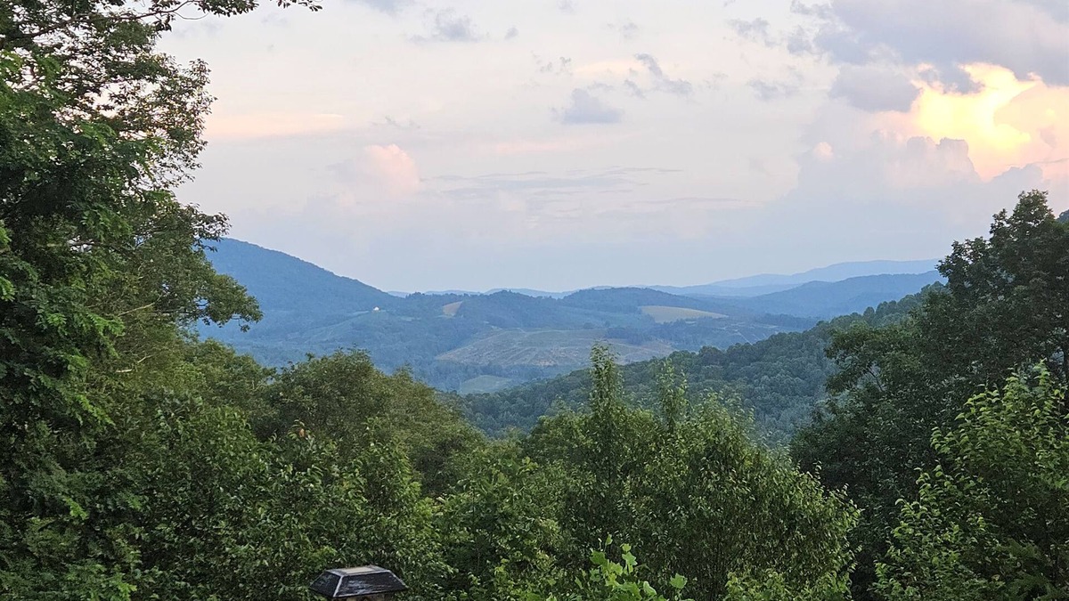 Buck Mountain House | Fantastic Views, Custom 5 BR Home, 5 min to Town, Shopping, Dining, Hiking, More