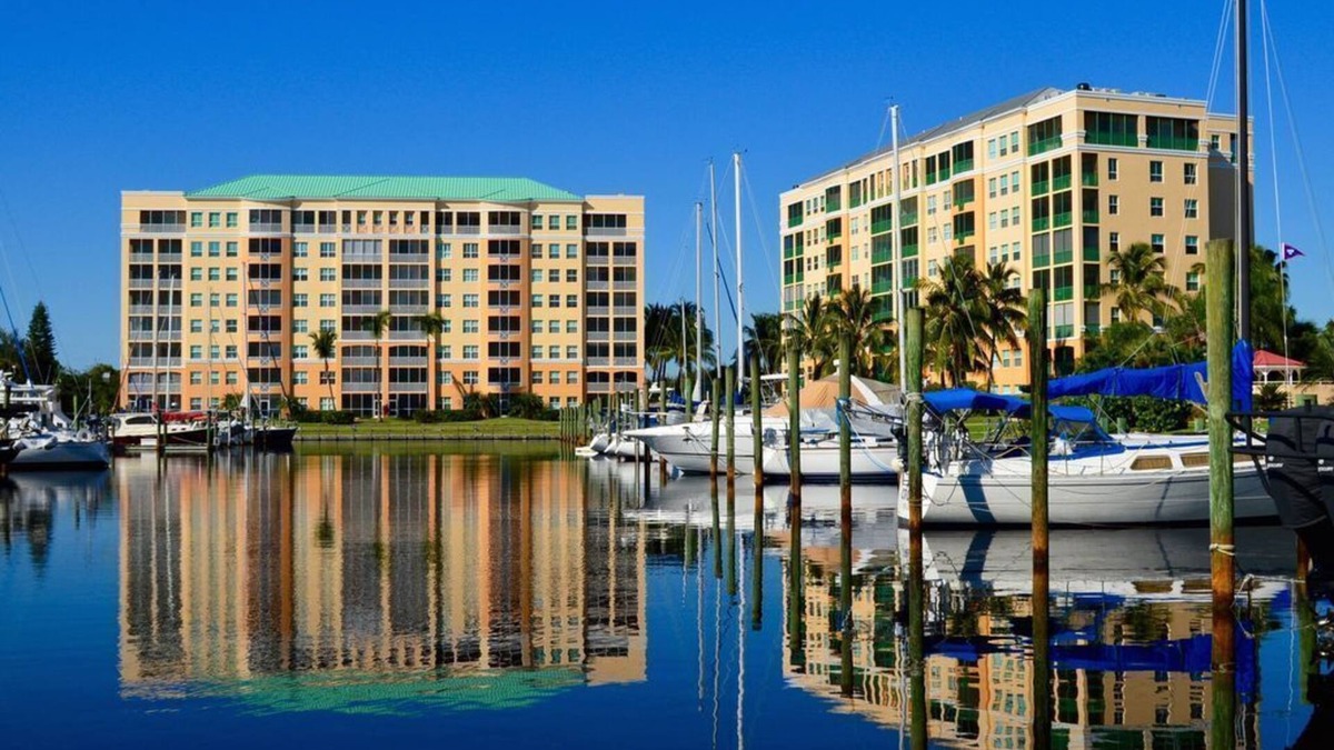 Burnt Store Marina Condo | Fantastic views over looking Burnt Store Marina in Harbour Towers!