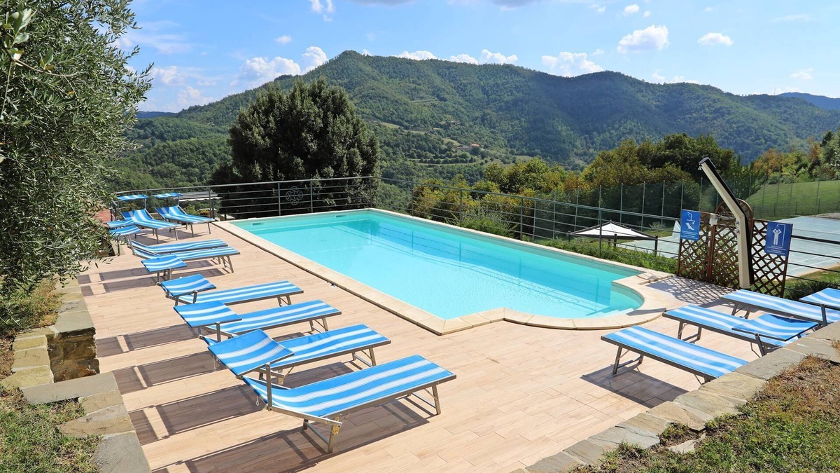 Talla Villa | Fantastic villa with private swimming pool and tennis court in Tuscany