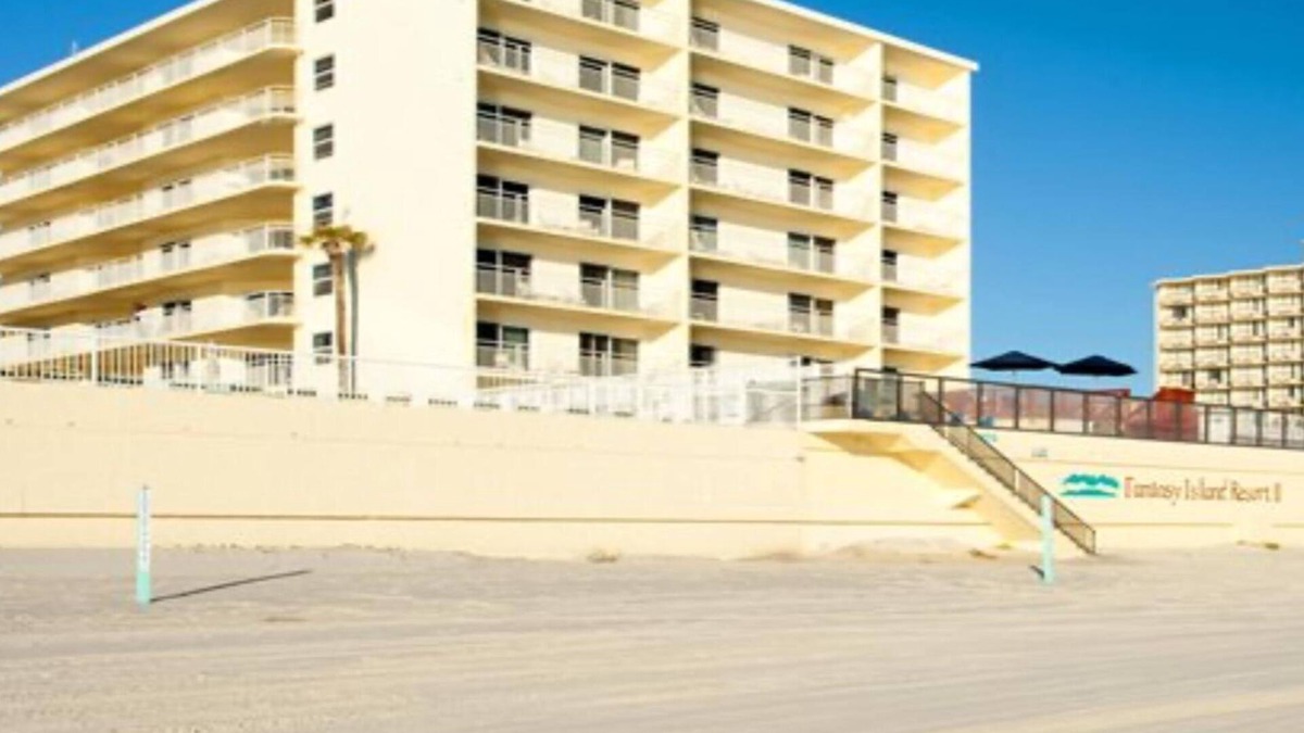 Daytona Beach Shores Resort | FANTASY ISLAND RESORT II OCEANFRONT DAYTONA BEACH BIKE WEEK 3-1,3-8 7 NTS 1 BDRM