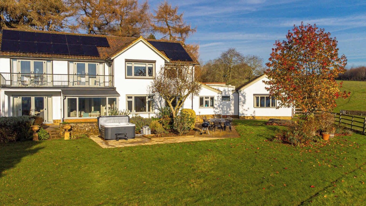 East Haddon House | Far Heath House - Scenic Hot Tub Stay