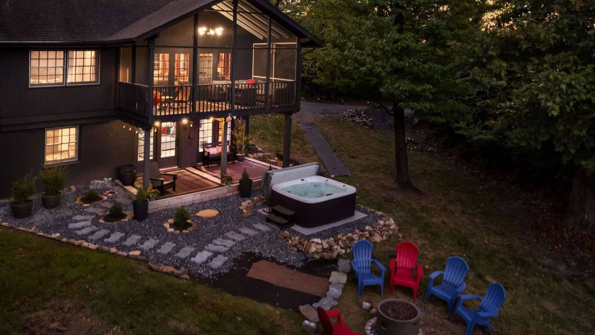 Front Royal Cabin | Far View Cabin | Private Retreat w/Hot Tub, Grill, Multiple Decks, Games & More