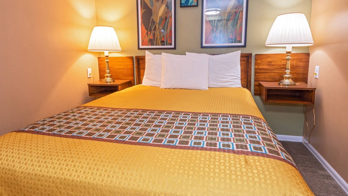 Forks Hotel | Far West Motel