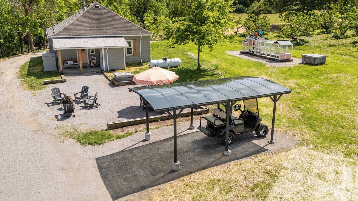 Alto Pass House | Farm Cottage at Rendleman Orchards
