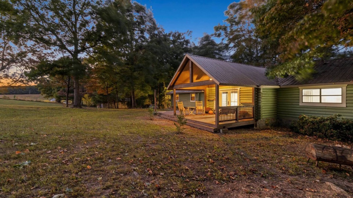 LaFayette Cabin | Farm Experience in a Beautiful Log Cabin