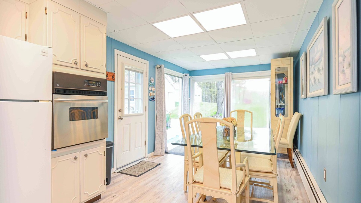Kittery House | Farm Fun Beach Sun Kittery Maine Retreat Pet Friendly! GREAT yard!