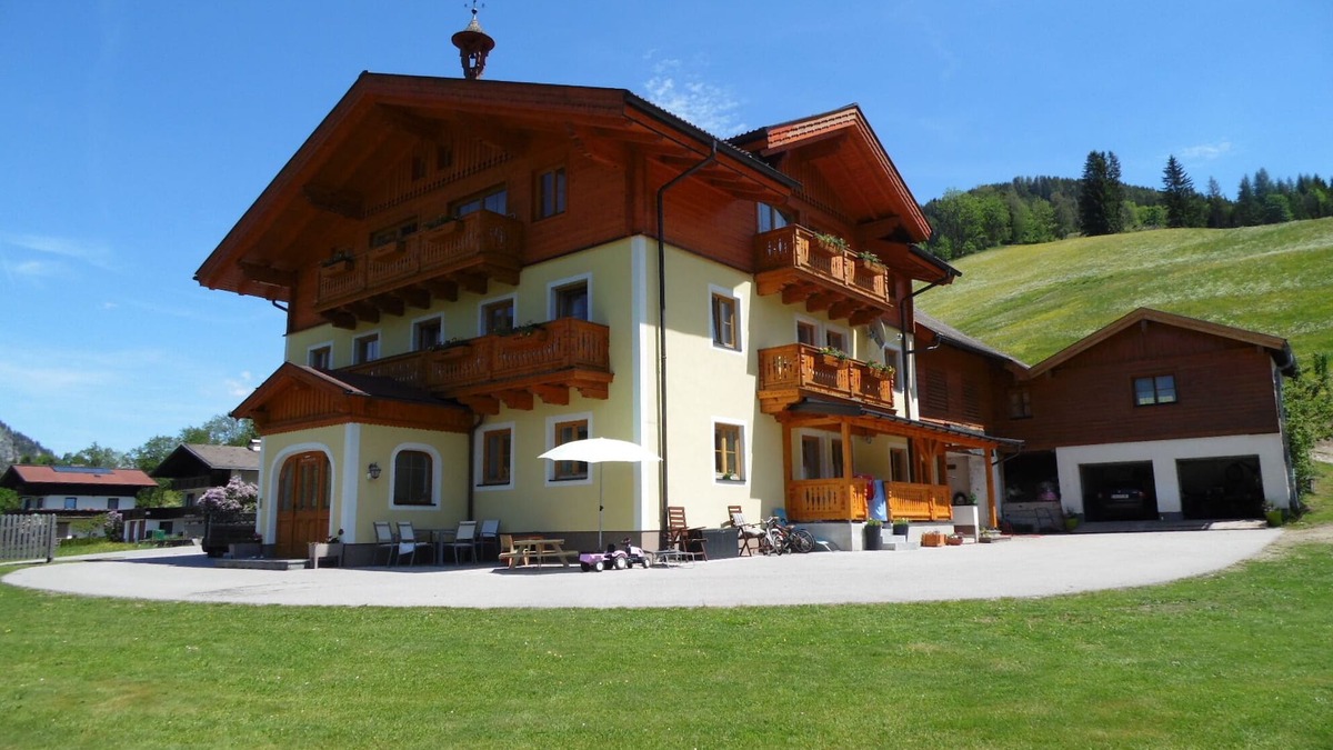 Forstau Apartment | Farm holidays including Schladming-Dachsteincard Alpenrose