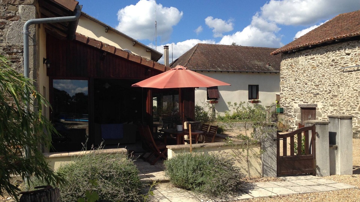 Saint-Saud-Lacoussiere Cottage | Farm House Cottages With Pool In Small Dordogne Hamlet