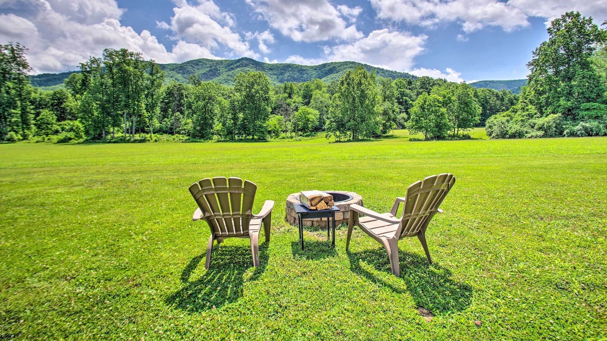 Buena Vista Cottage | 'Farm House' Cottage w/ Deck, 5 Mi to River