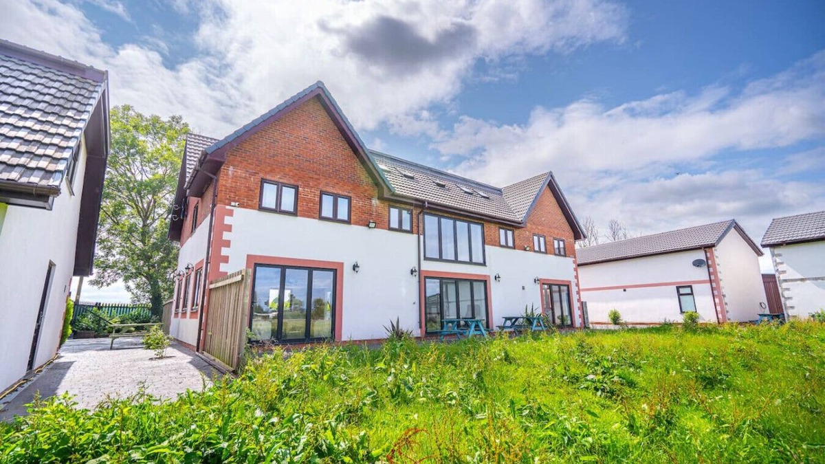 Stafford Other | Farm House for Large groups: 8 bedrooms & 7 baths