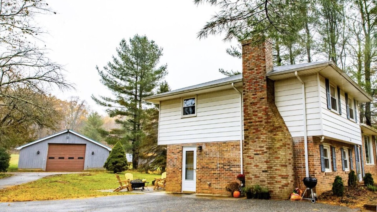 Baldwin House | Farm House Gateway!