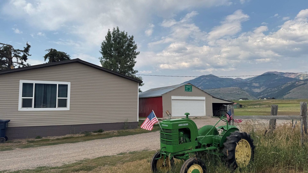 Geneva House | Farm house in Smoot. Close to hiking, snowmobiling, atv, and hunting spaces.