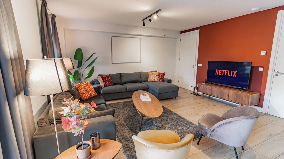 Lutten Apartment | Farm Room Sunlight