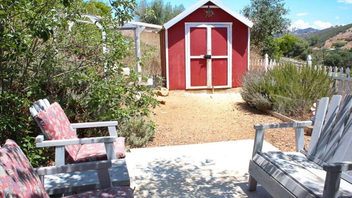 Rainbow CDP Cottage | Farm Stay Bungalow And Hot Tub
