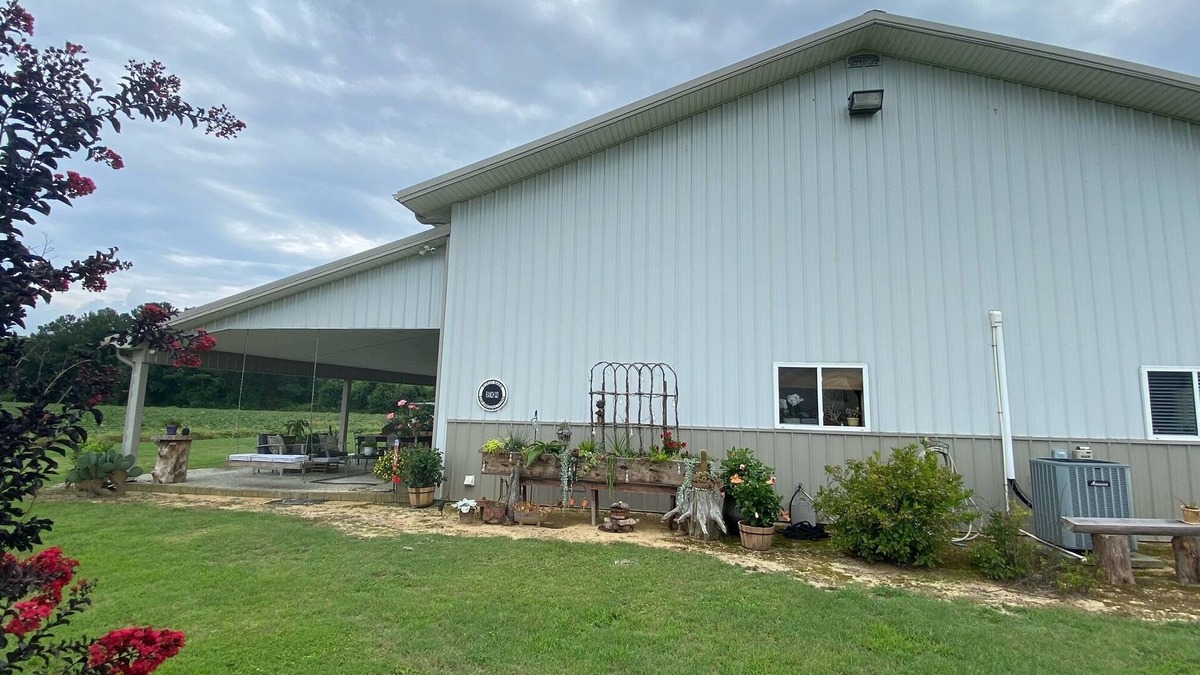 Clinton House | Farm Stay Guest House Experience