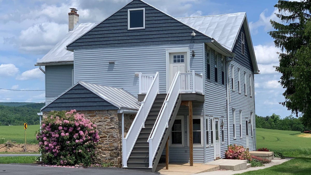 Jonestown House | Farm View - perfect for families