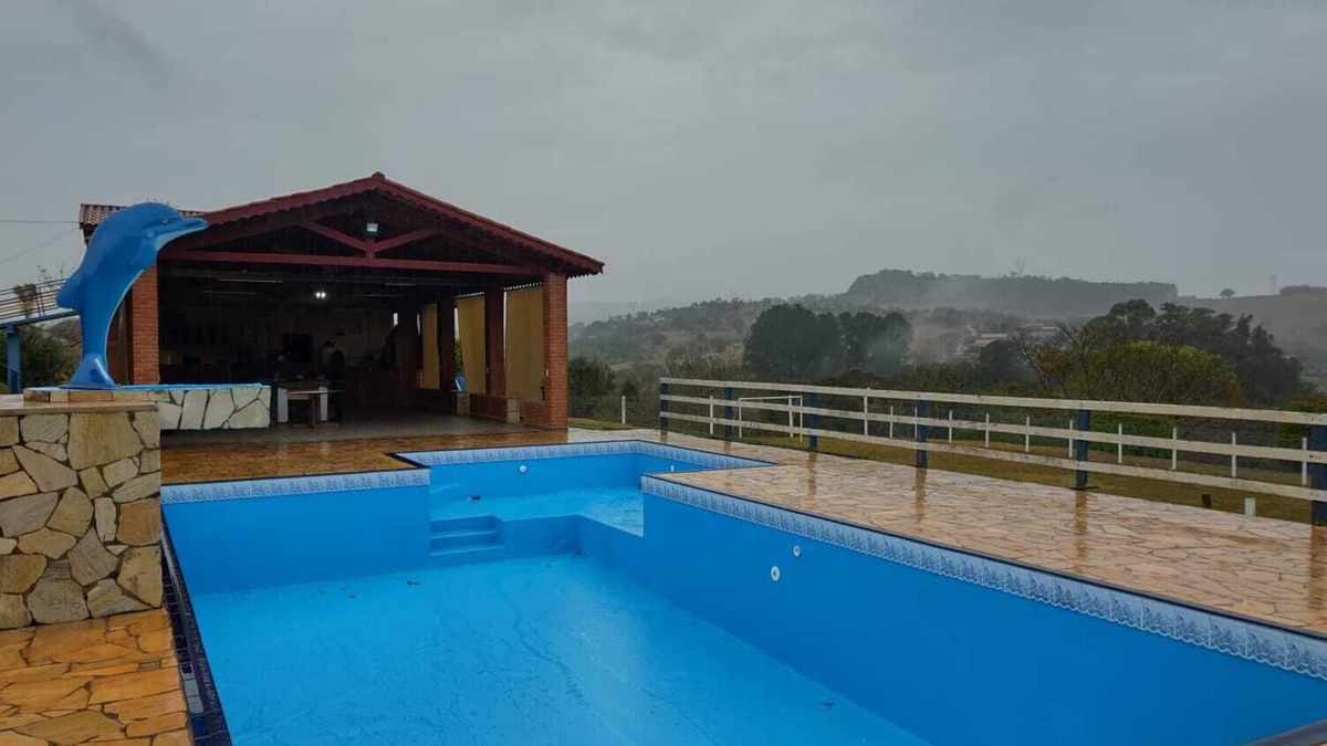 Atibaia Ski Chalet | Farm with 4 chalets, large swimming pool and lots of greenery