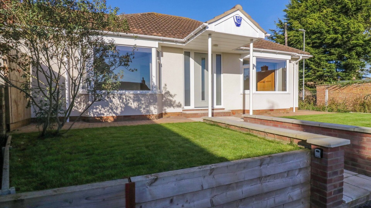 Sutton Cottage | FARMER'S REST, family friendly in Sutton, Cambridgeshire
