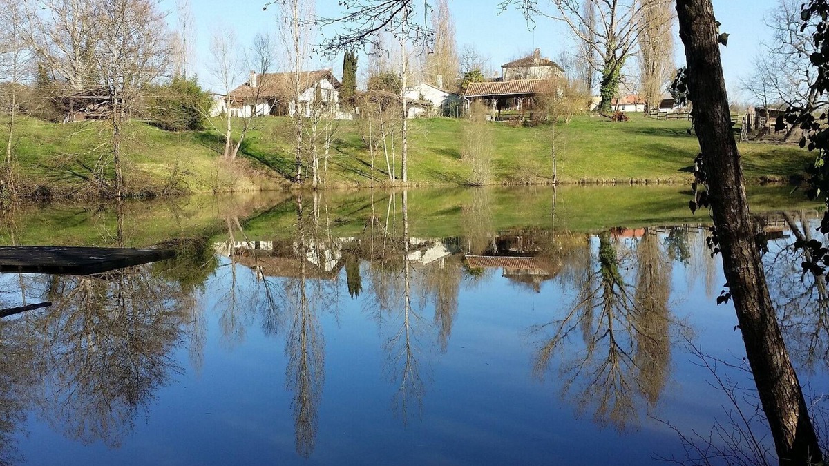 Sainte-Maure-de-Peyriac House | Farmhouse in the middle of the horses