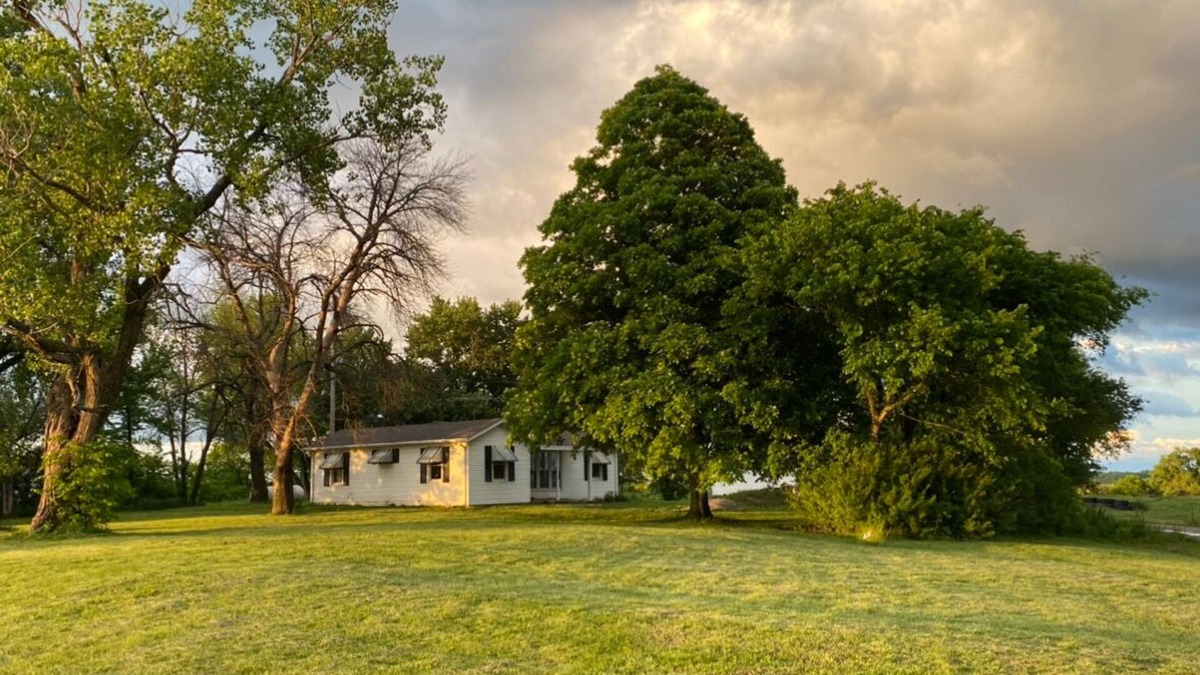 Fairport Other | Farmhouse 9 miles from I-35, goats & chickens