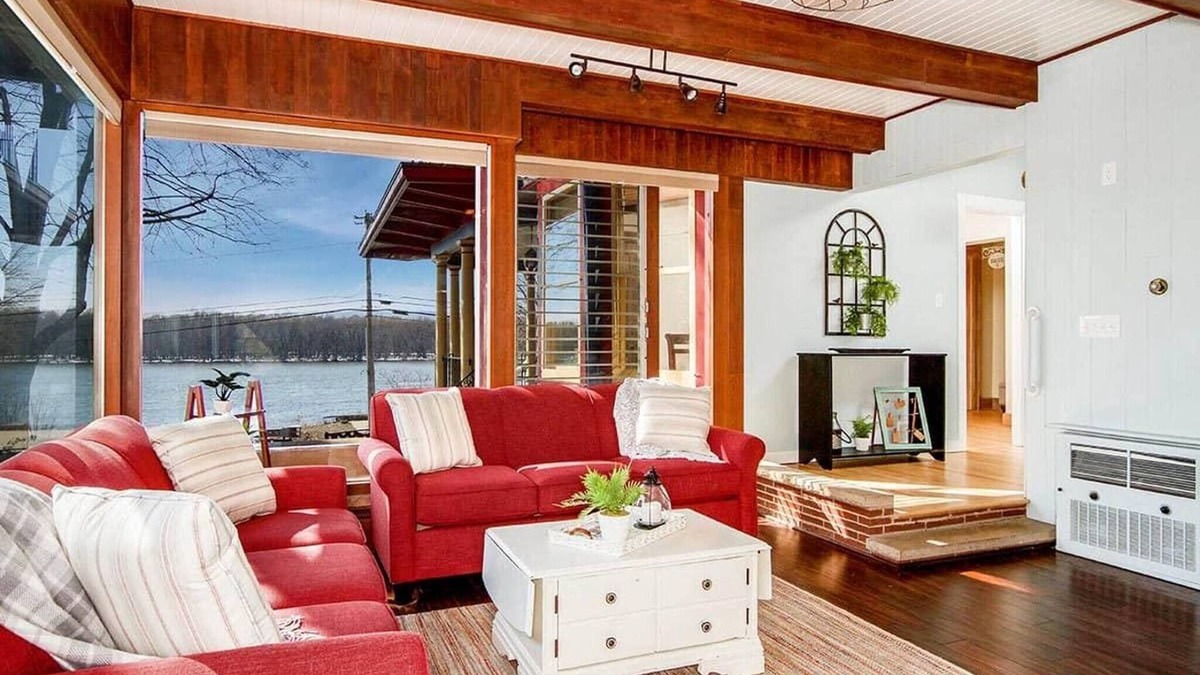 Fountain City House | Farmhouse Apartment - River Road Historic Home