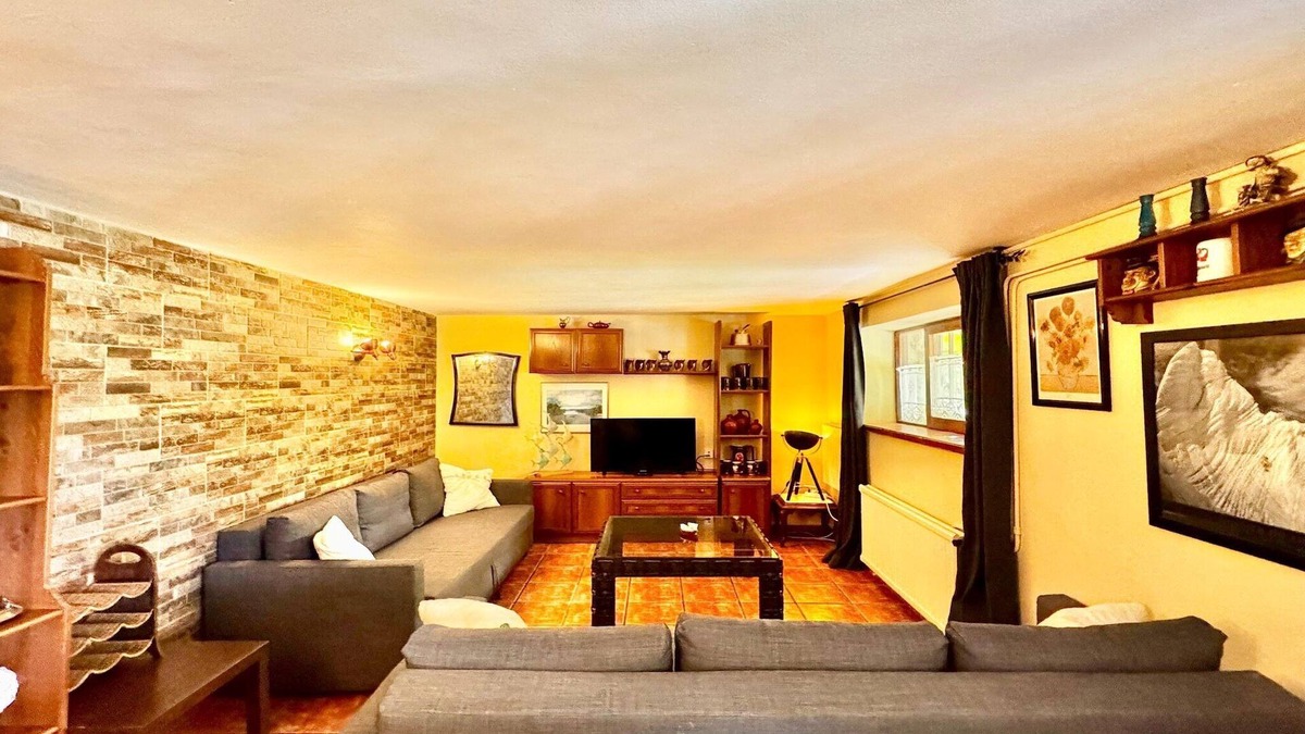 Galapagar Apartment | Farmhouse Apartment with Pool