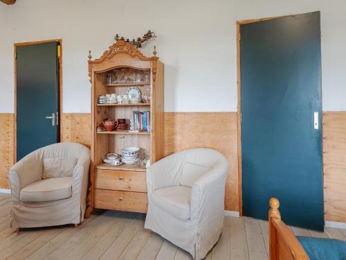 Burum Apartment | Farmhouse by Lauwers River with Rowing Boat, cleaning included