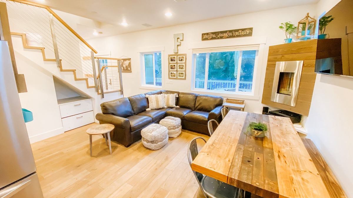 Snoqualmie House | Farmhouse by the Falls