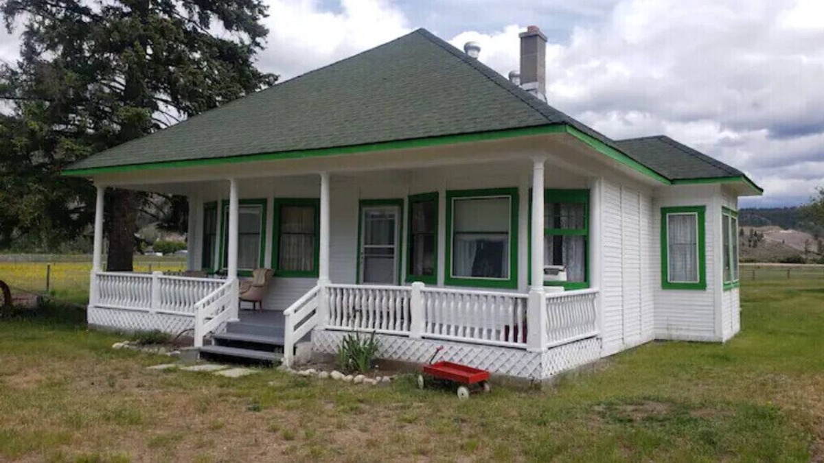 Lower Nicola House | Farmhouse.
