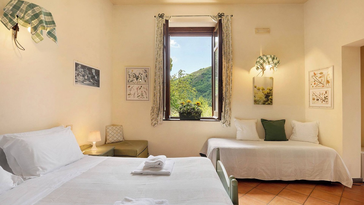 Fisciano Apartment | Farmhouse 'Camera Quadrupla Con Vista Giardino' with Mountain View, Wi-Fi and Air Conditioning