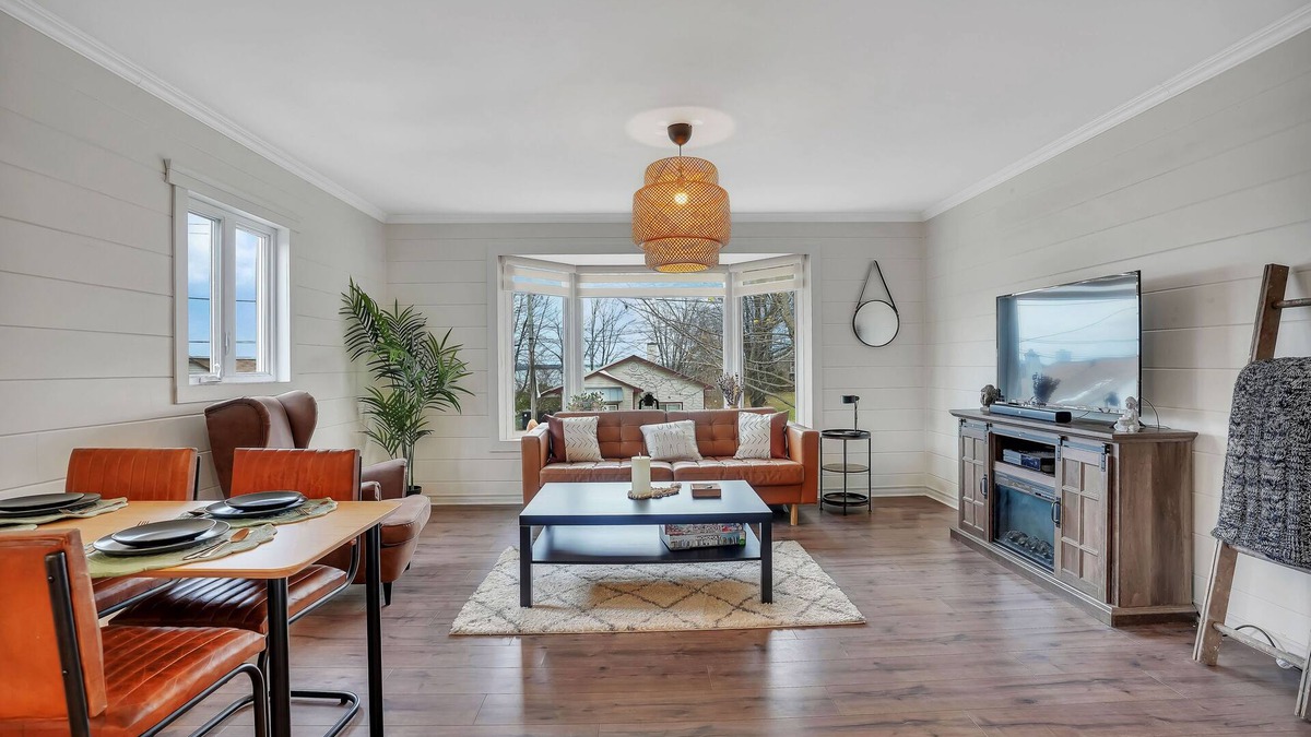 Ottawa Division Other | Farmhouse Cottage Feel near the City