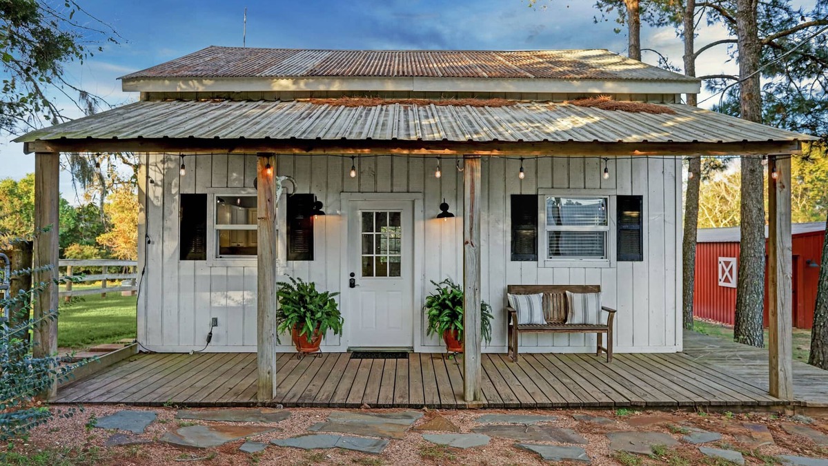 Sealy Cottage | Farmhouse Cottage on Private Texas Ranch