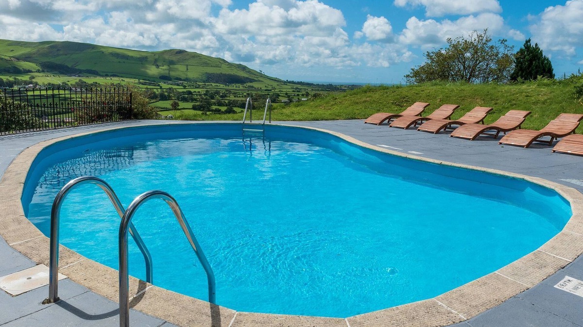 Bryn-crug Cottage | Farmhouse & Cottage - sleeps 10 guests in 5 bedrooms