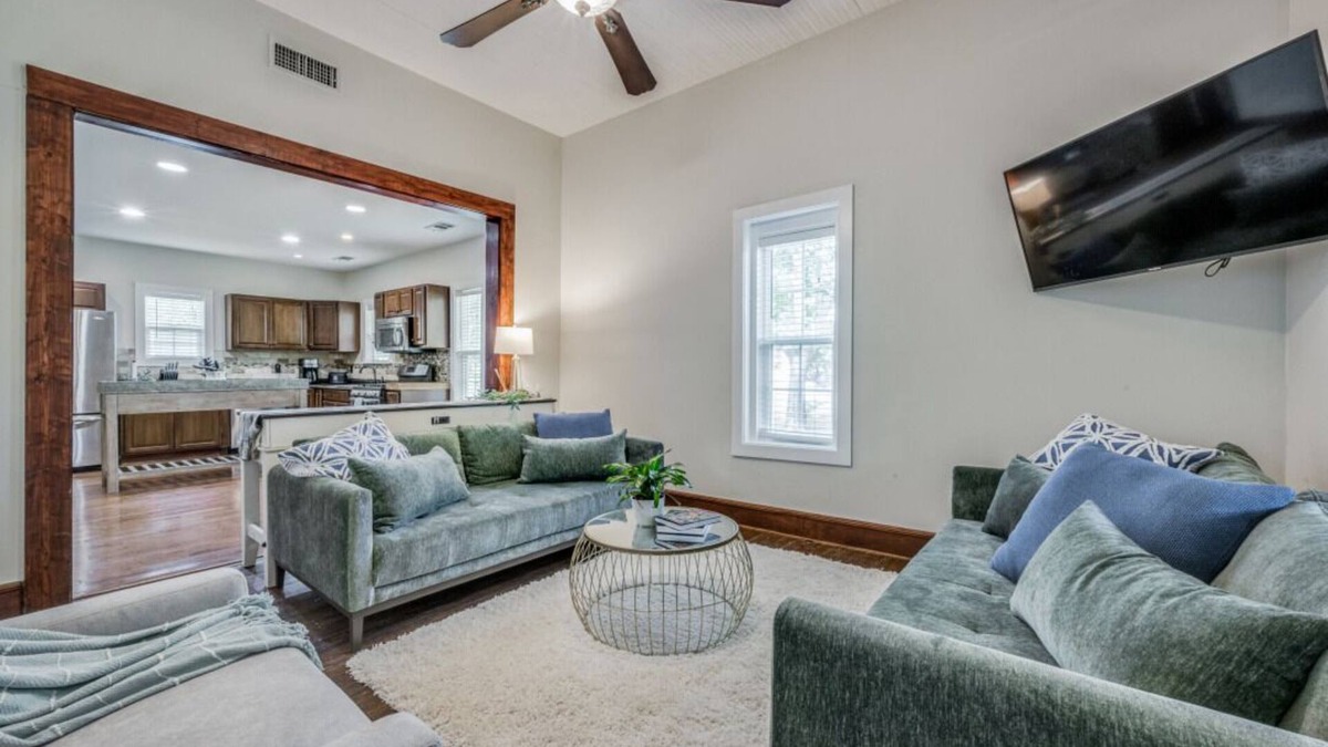 Justin Other | Farmhouse cuteness in Quaint Justin Tx, Walk to old town and enjoy! n