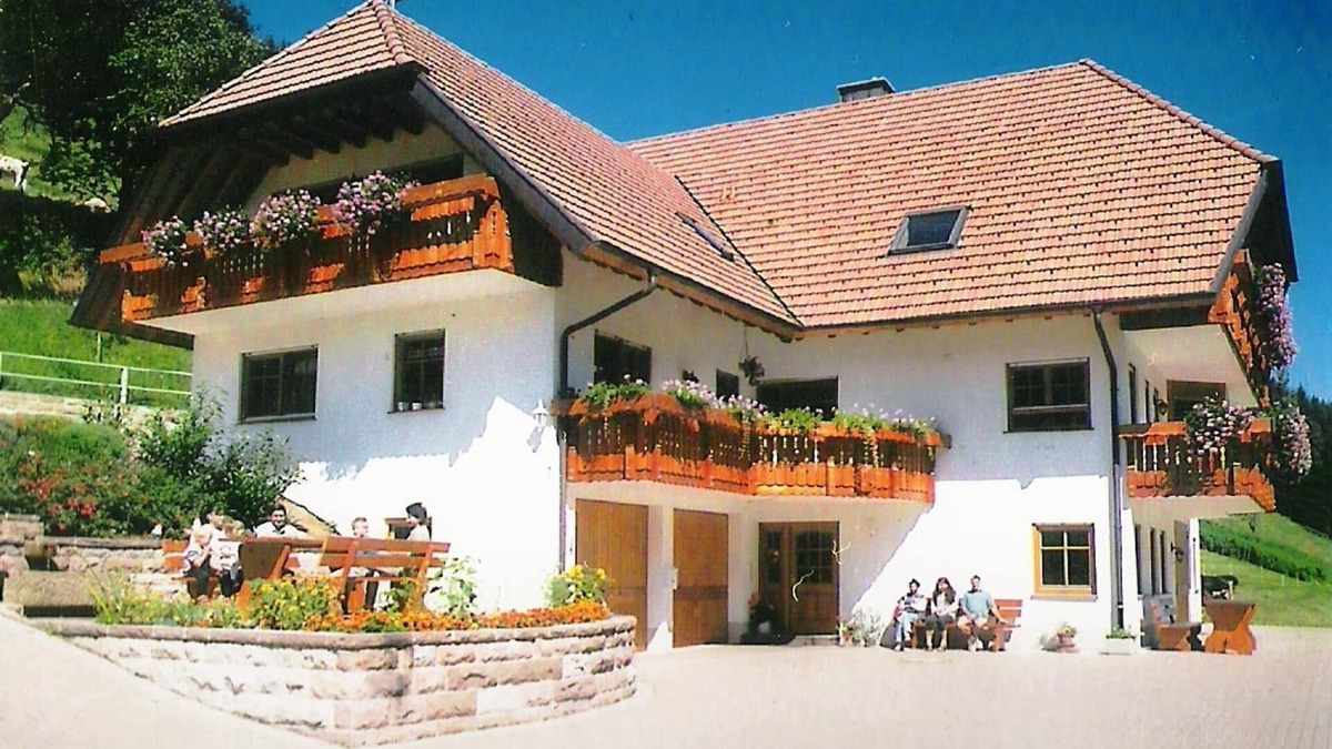 Hofstetten Apartment | Farmhouse Escape in Hofstetten