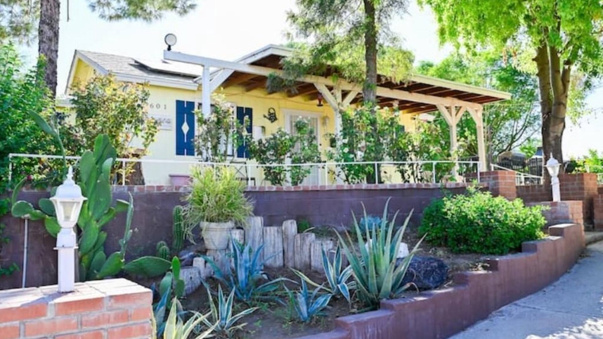 Avondale Cottage | Farmhouse Escape w/Mountain Views