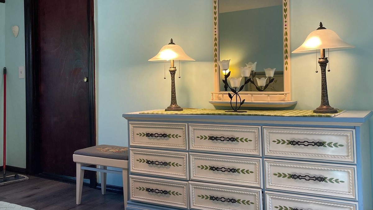 White Lake House | Farmhouse guest suite