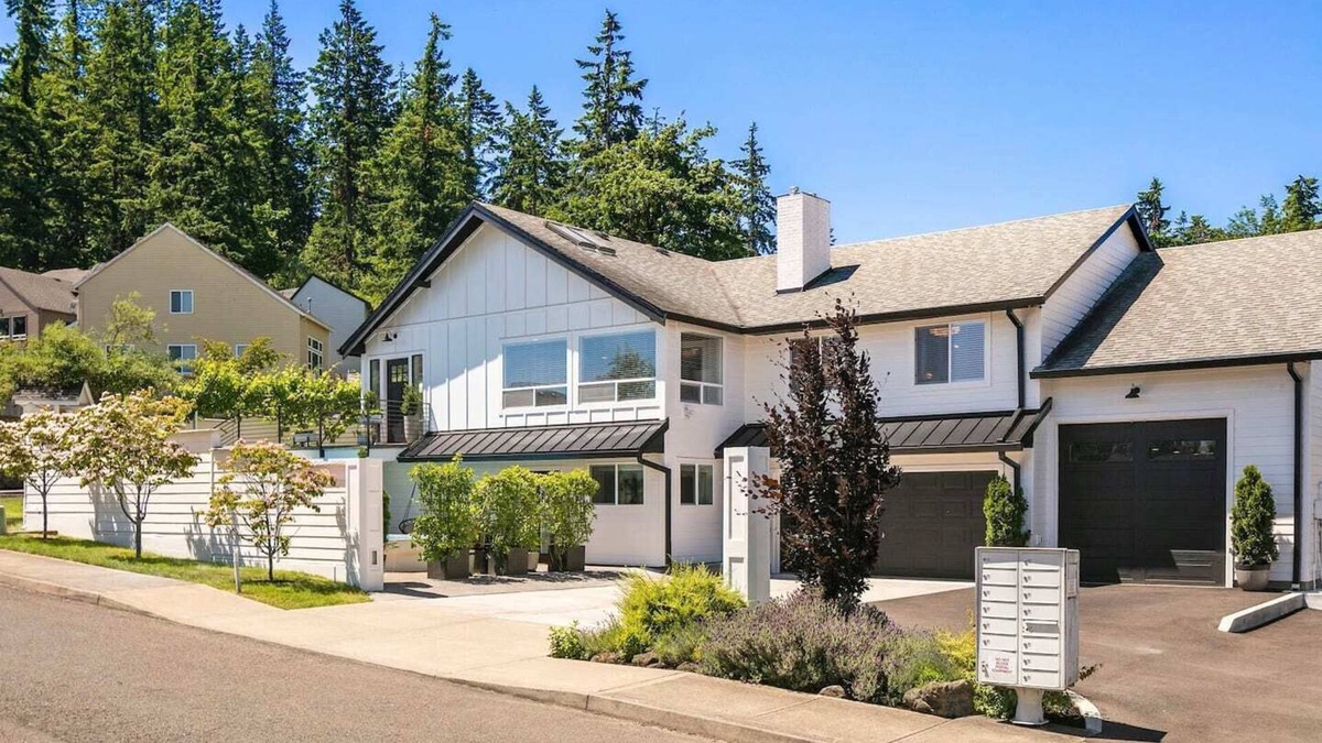 Clackamas House | Farmhouse guest suite newly remodeled luxury slp 4